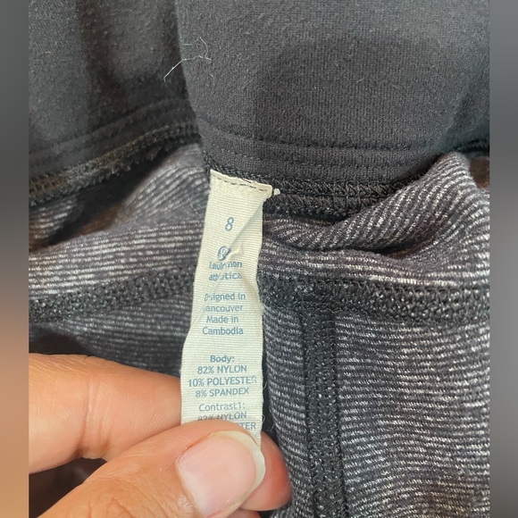 Lululemon joggers black size 8 - Picture 2 of 3